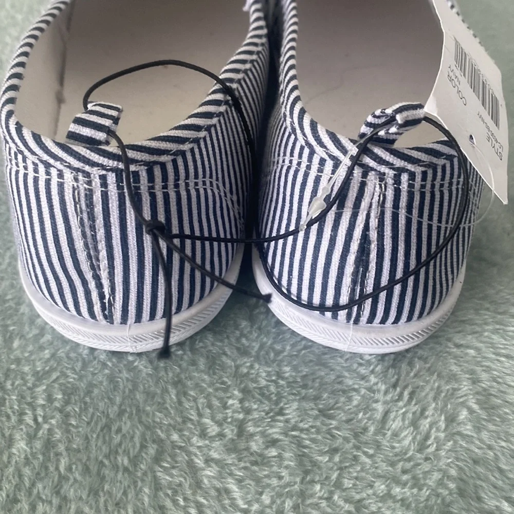 NWT Dark navy and white slip on striped shoe 11 - Picture 4 of 13